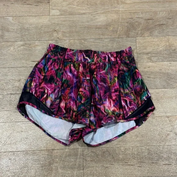 Lululemon Hotty Hot High Rise Shorts Hyper Flow Pink Multi Color Size 8 - Picture 1 of 5